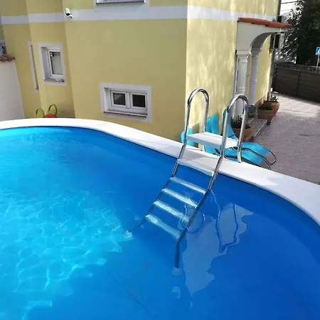 Villa In 5745 *