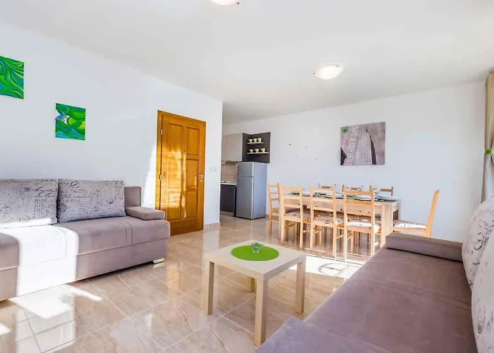 Villa In 5745